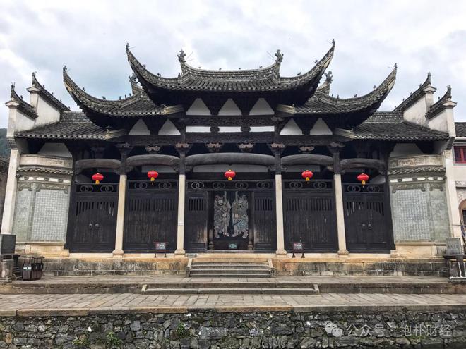 这个县城创造罚款收入下降“奇迹”开元ky棋牌政府大楼旁可以摆摊(图8)