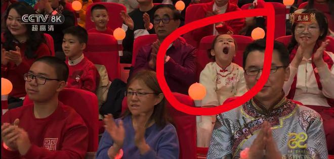 ！导播的镜头黄轩的嘴川剧演员的头饰开元棋牌网站2025年春晚失误场面(图6)